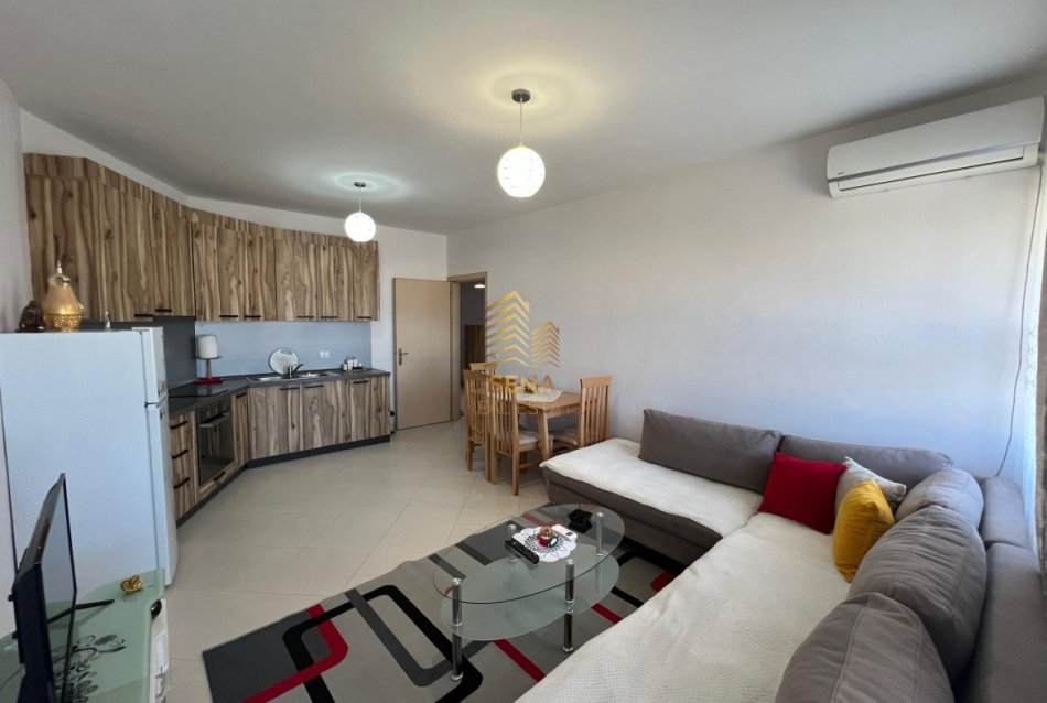 Tirane, jepet me qera apartament 1+1+Ballkon Kati 8, 60 m² 500 € (Bulevardi Migjeni)