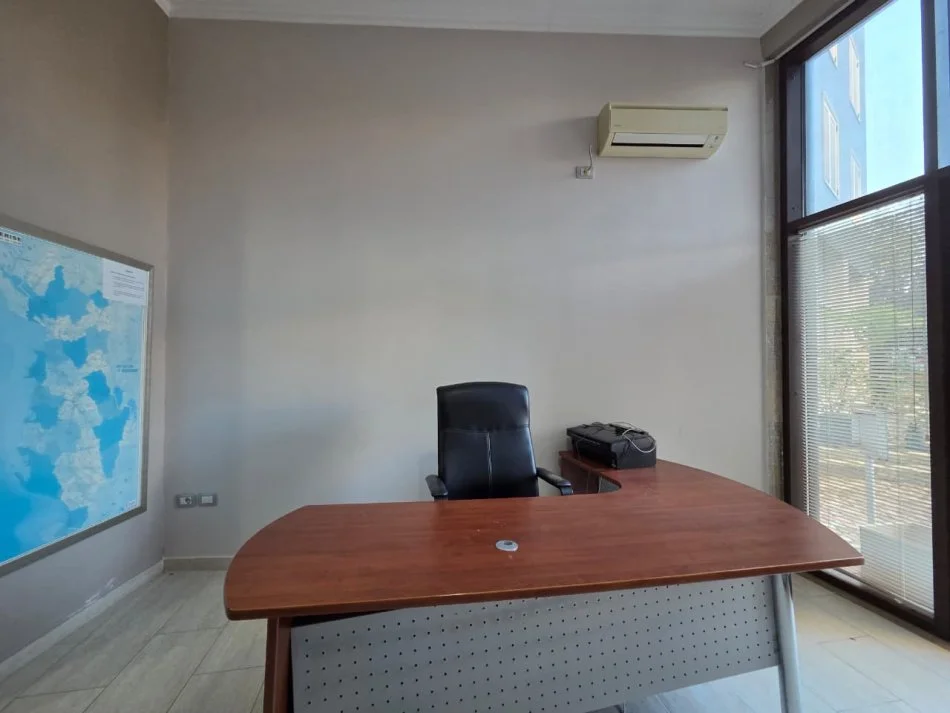 Vlore, jepet me qera zyre Kati 0, 32 m² 250 € (Rruga Sadik Zotaj)