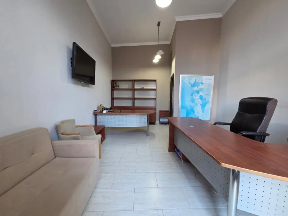 Vlore, jepet me qera zyre Kati 0, 32 m² 250 € (Rruga Sadik Zotaj)