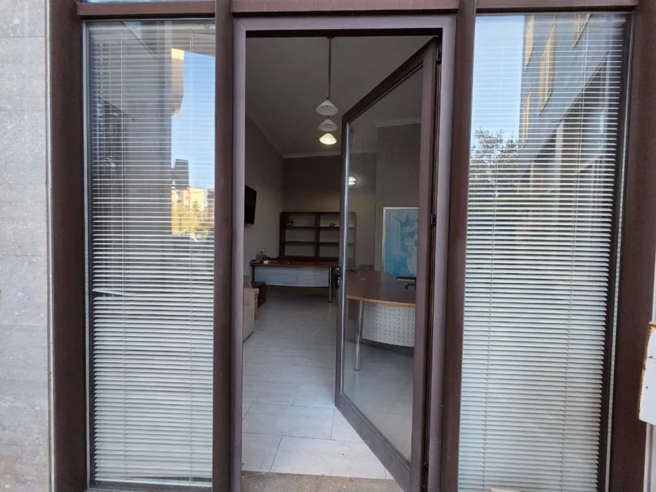 Vlore, jepet me qera zyre Kati 0, 32 m² 250 € (Rruga Sadik Zotaj)