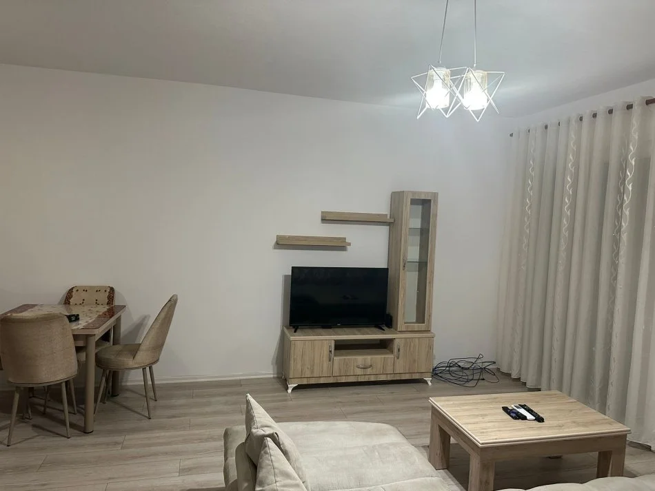 Tirane, jepet me qera apartament 1+1 Kati 2, 70 m² 600 € 