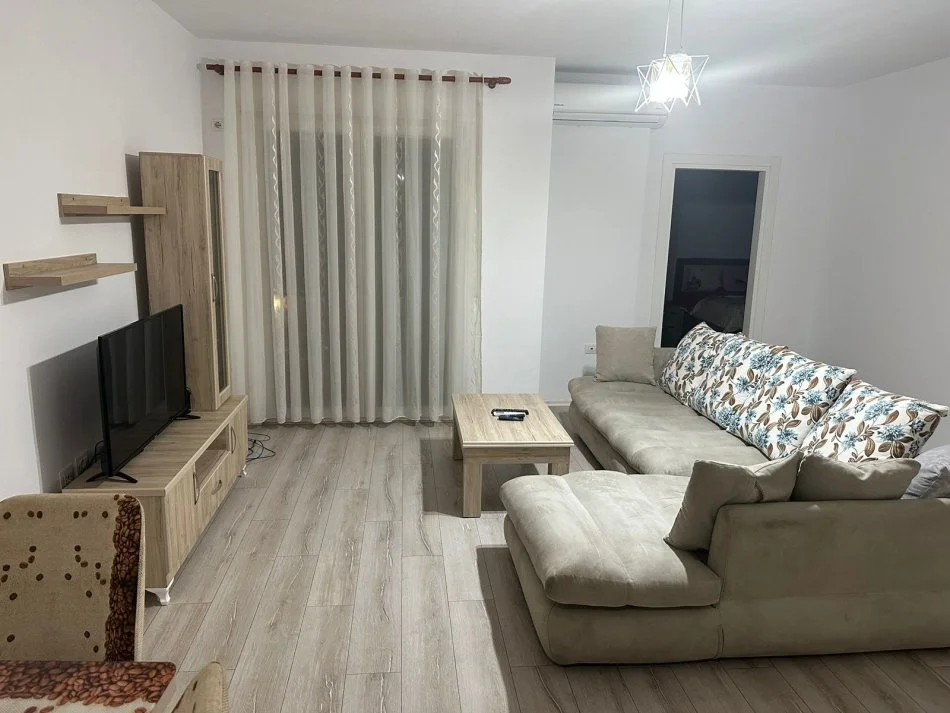 Tirane, jepet me qera apartament 1+1 Kati 2, 70 m² 600 € 