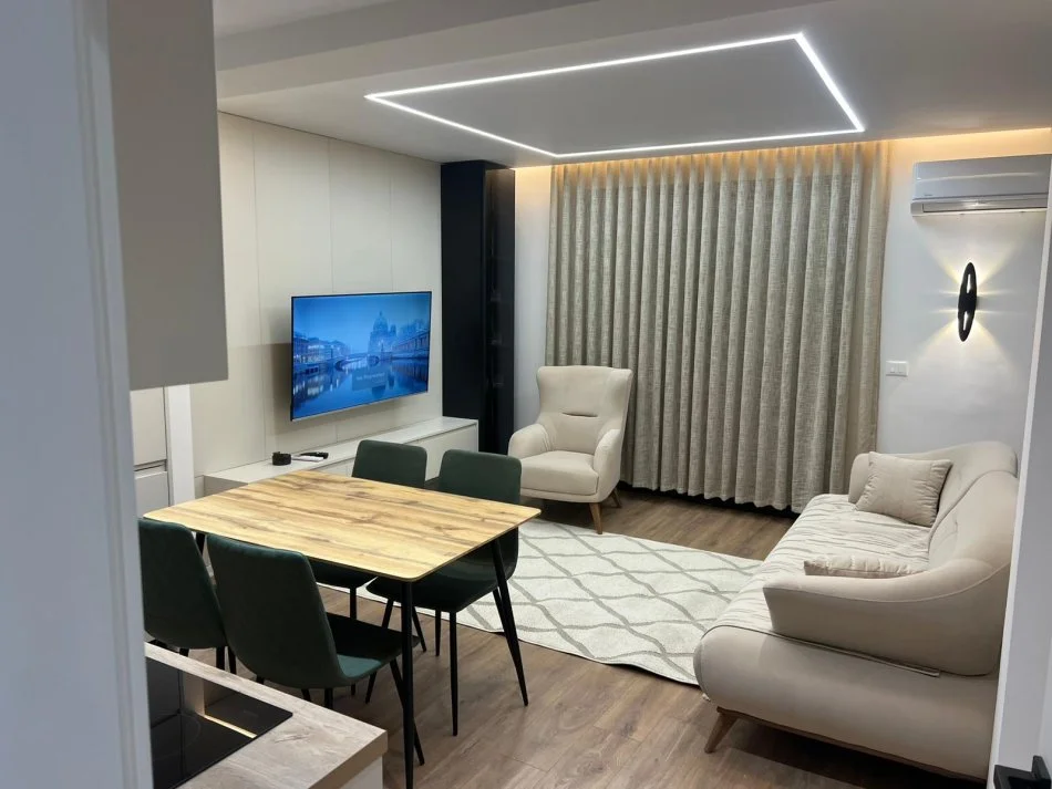 Tirane, jepet me qera apartament 2+1 Kati 4, 85 m² 850 € (BULEVARDI ZOGU I)