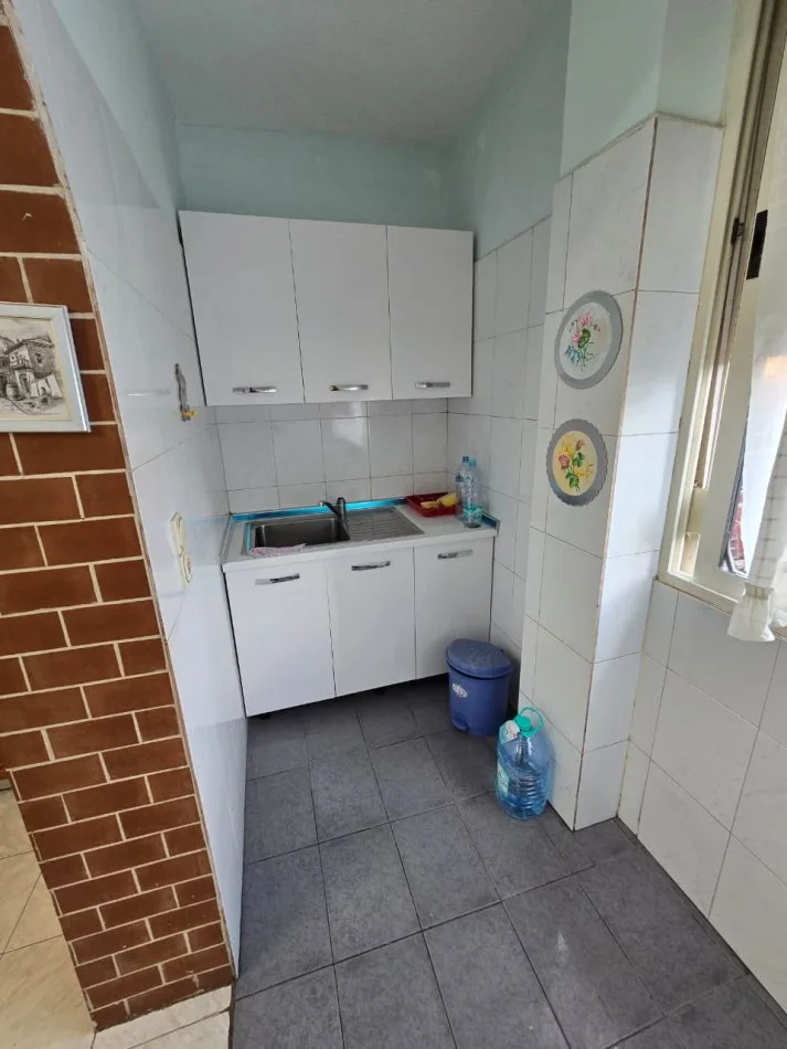Tirane, jepet me qera 2+1 Kati 2, 82 m² 600 € (RRUGA HOXHA TAHSIM)