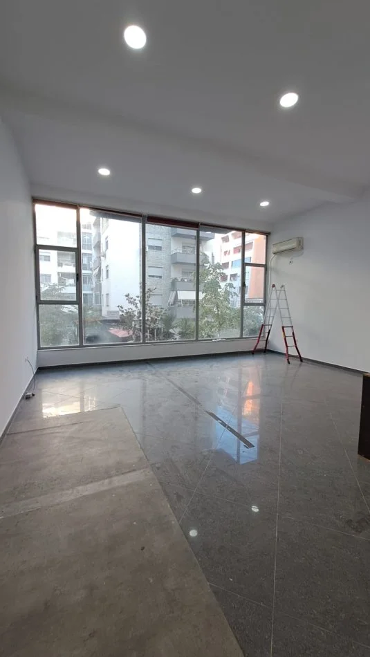 Tirane, jepet me qera Kati 1, 43 m² 400 € (ASTIR)