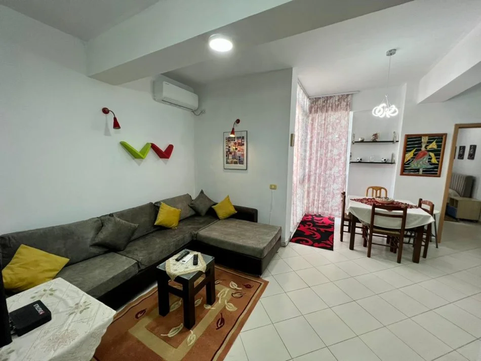Tirane, jepet me qera apartament 1+1 Kati 11, 500 € 