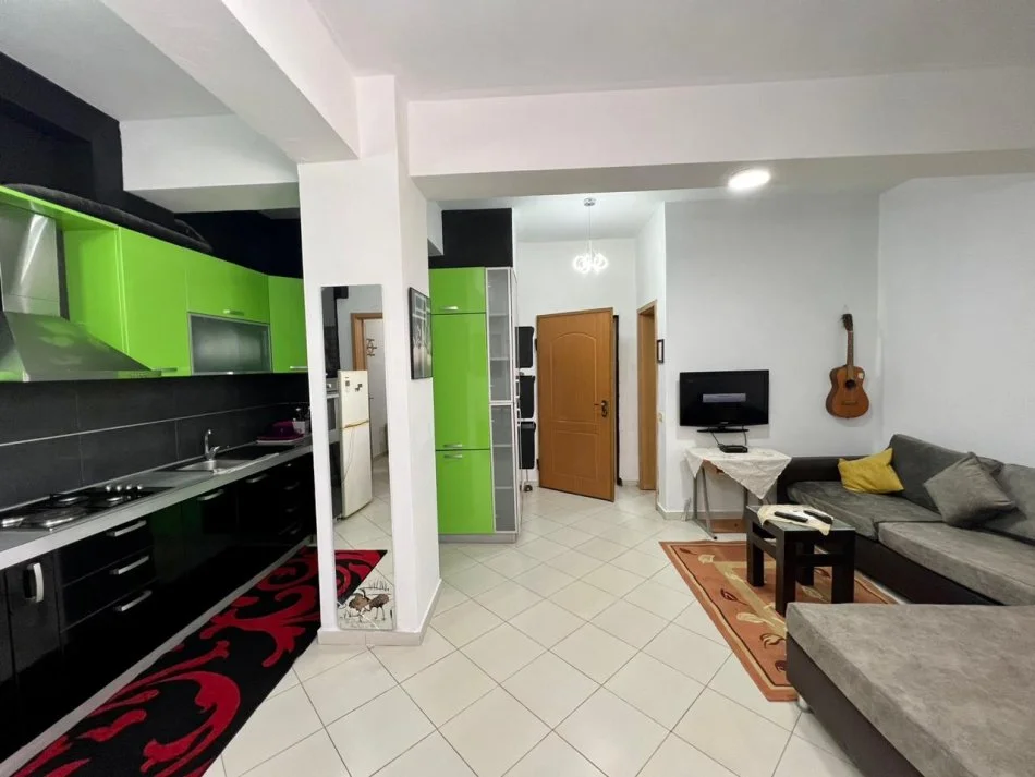 Tirane, jepet me qera apartament 1+1 Kati 11, 500 € 