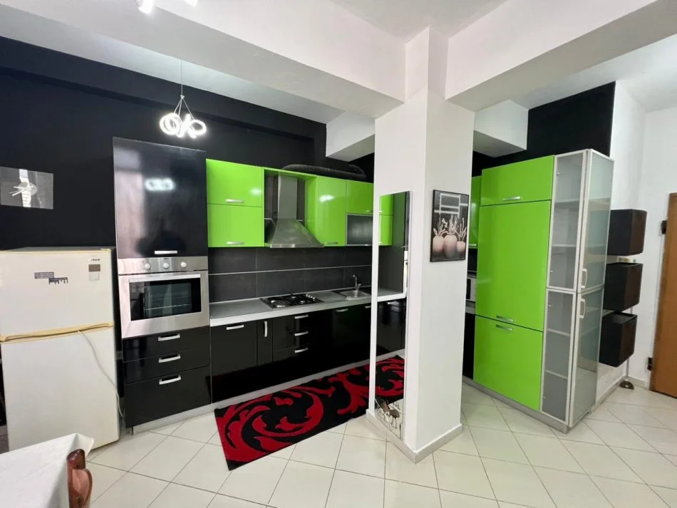 Tirane, jepet me qera apartament 1+1 Kati 11, 500 € 