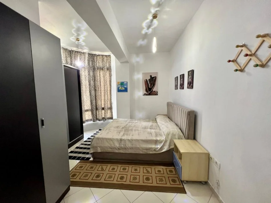 Tirane, jepet me qera apartament 1+1 Kati 11, 500 € 