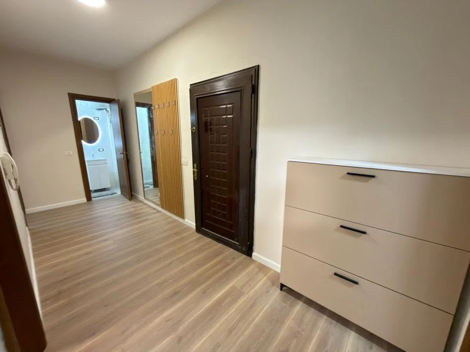 Tirane, jepet me qera apartament 2+1 Kati 2, 101 m²