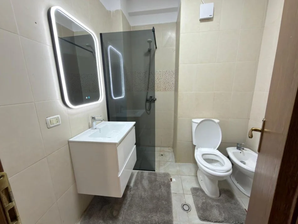 Tirane, jepet me qera apartament 2+1 Kati 2, 101 m²