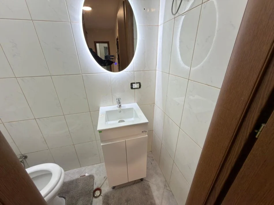Tirane, jepet me qera apartament 2+1 Kati 2, 101 m²