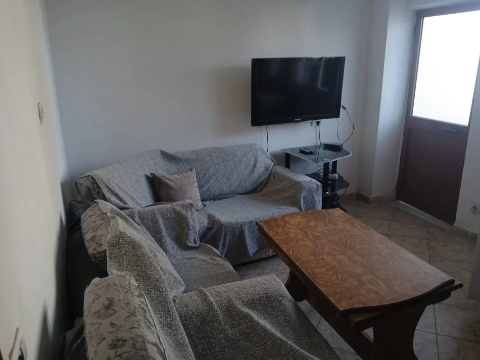 Tirane, jepet me qera apartament 1+1 Kati 1, 60 m² 250 € 