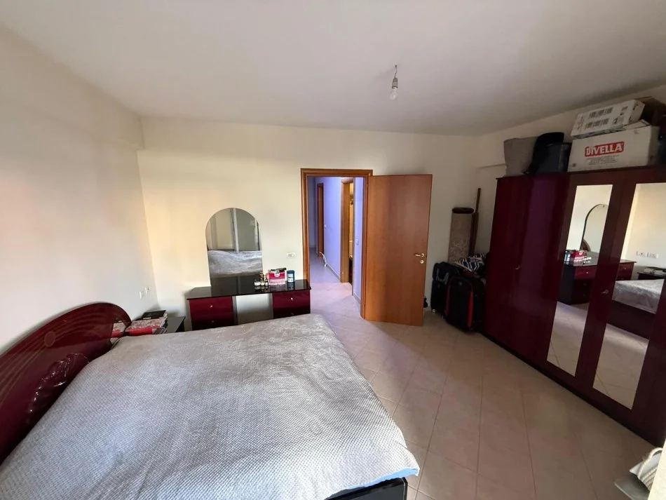 Tirane, jepet me qera apartament 2+1 Kati 4, 700 € 