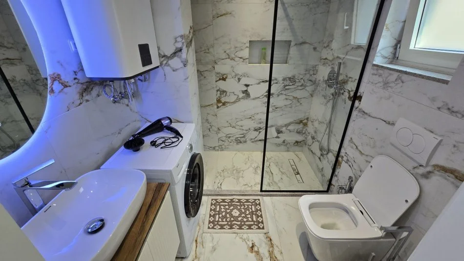 Tirane, jepet me qera apartament 1+1 , 1.000 €