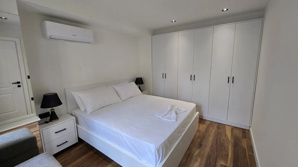 Tirane, jepet me qera apartament 1+1 , 1.000 €