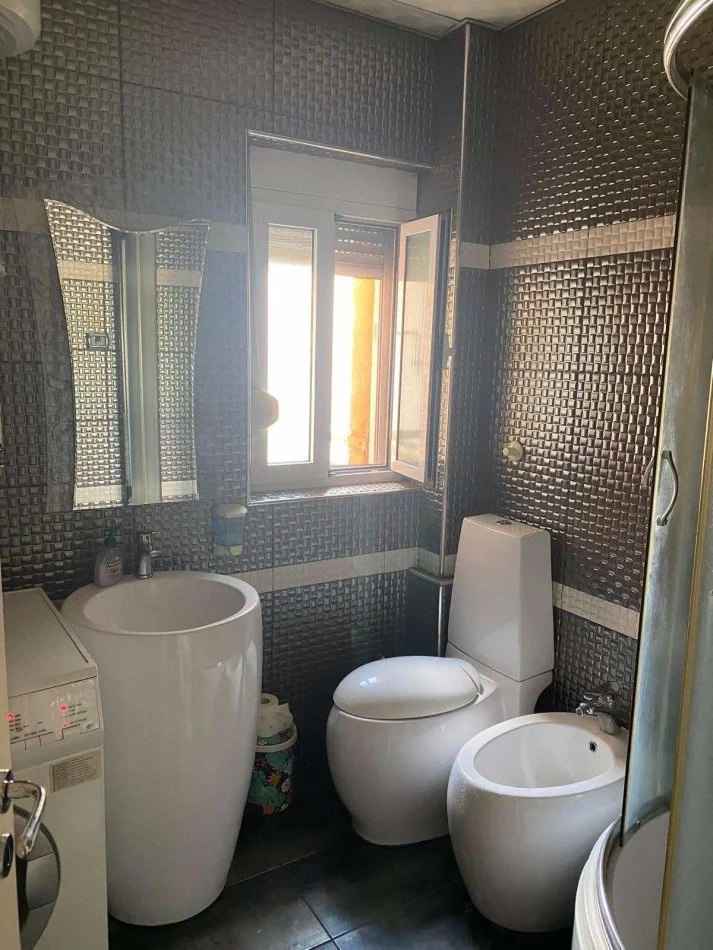 Tirane, jepet me qera apartament 1+1 Kati 4, 500 € 