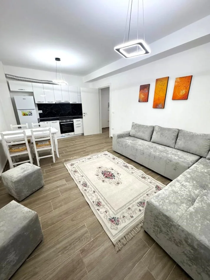 Jepet me Qera Super Apartament 2+1 ne 5 Maji,  400 €URO