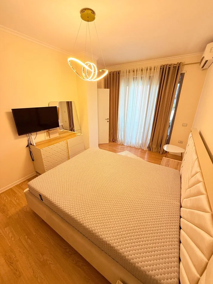 Tirane, jepet me qera apartament 2+1+Ballkon Kati 5, 88 m² 1.200 € (Rruga e Kosovareve)