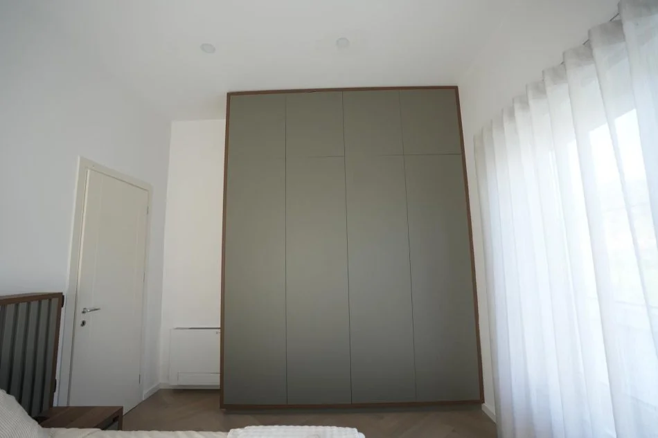 Elbasan, jepet me qera Vile , 450 m² 2.500 € (KRAHAS ELBASANIT)