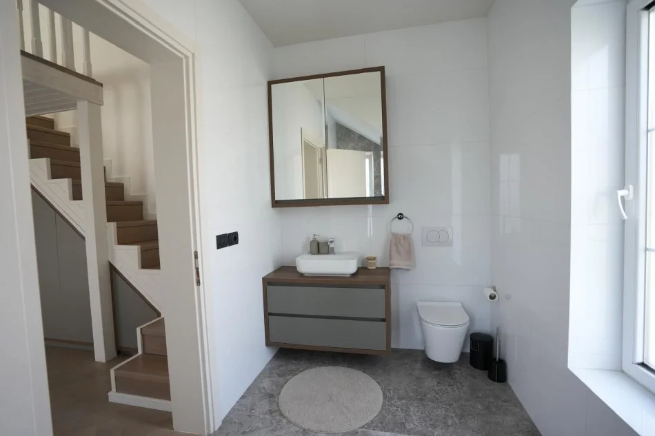 Elbasan, jepet me qera Vile , 450 m² 2.500 € (KRAHAS ELBASANIT)