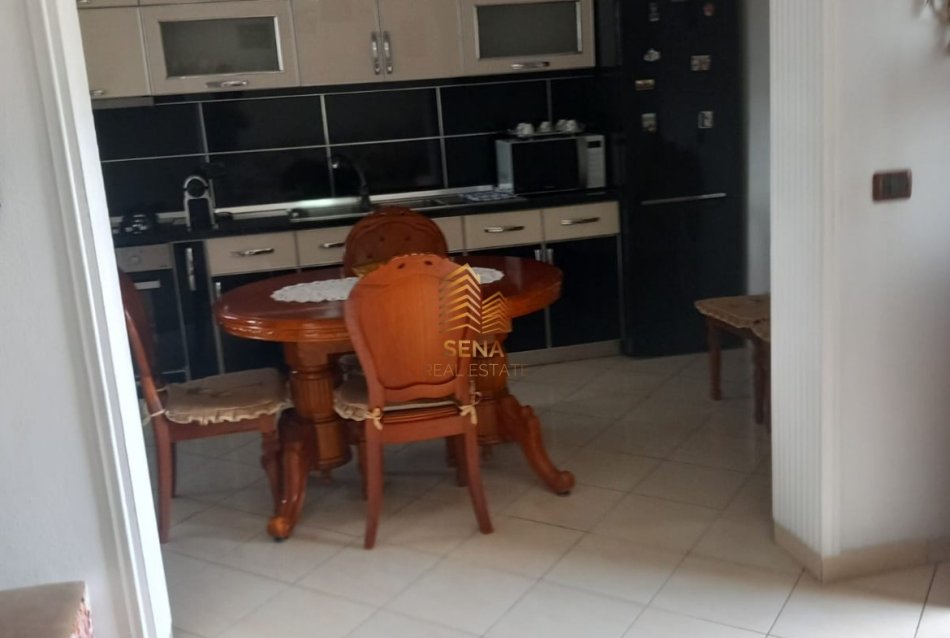 Tirane, jepet me qera garsionere+Ballkon Kati 2, 70 m² 300 € (Rruga Nuri Kello)
