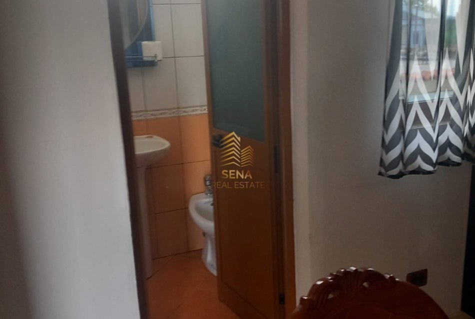 Tirane, jepet me qera garsionere+Ballkon Kati 2, 70 m² 300 € (Rruga Nuri Kello)