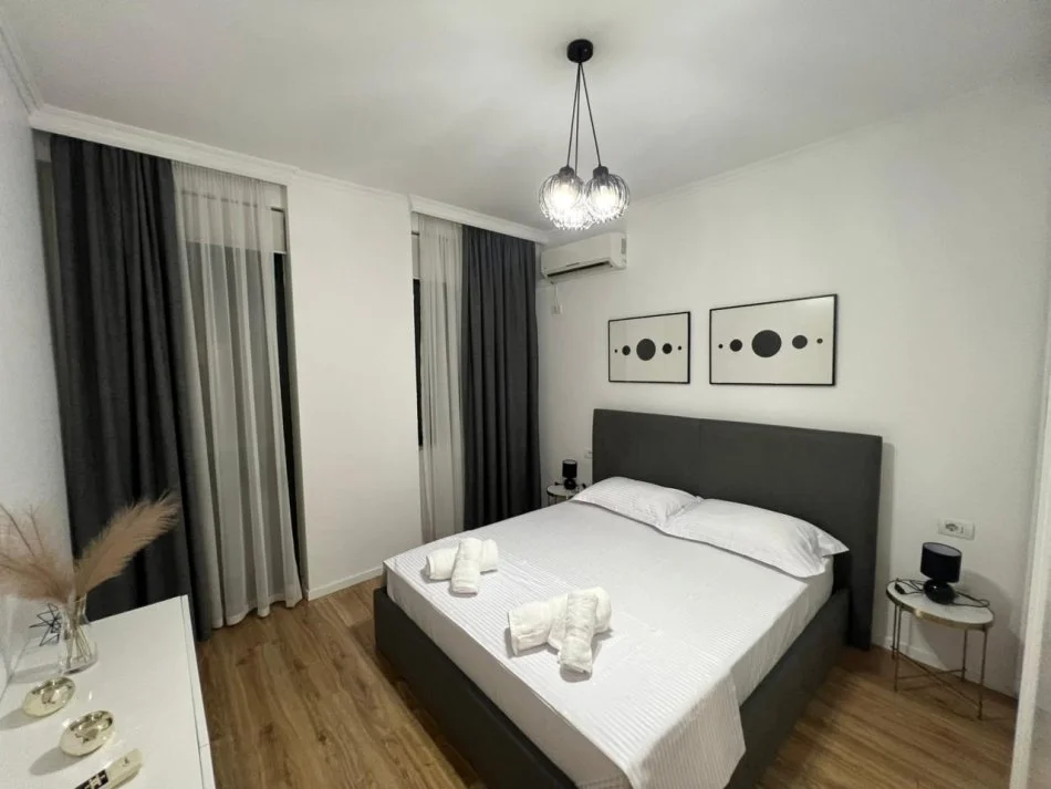 Tirane, jepet me qera apartament 2+1 Kati 2, 80 m² 800 €