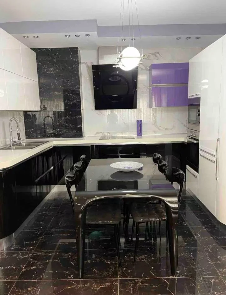 Tirane, jepet me qera apartament 3+1+Ballkon Kati 7, 140 m² 1.500 € (Rruga Perlat Rexhepi)