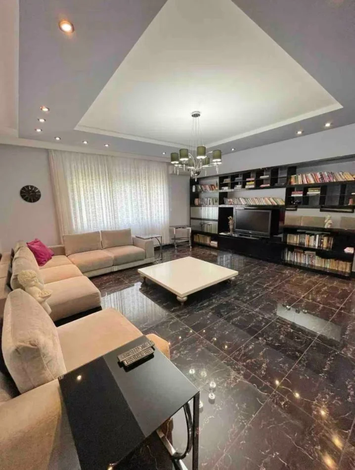 Tirane, jepet me qera apartament 3+1 , 142 m² 1.500 € 