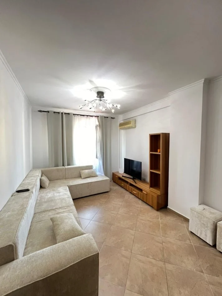 Tirane, jepet me qera apartament 2+1+Aneks+Ballkon Kati 5, 850 € 