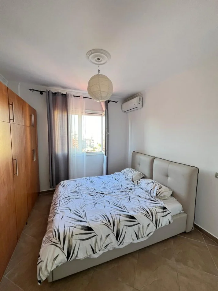 Tirane, jepet me qera apartament 2+1+Aneks+Ballkon Kati 5, 850 € 