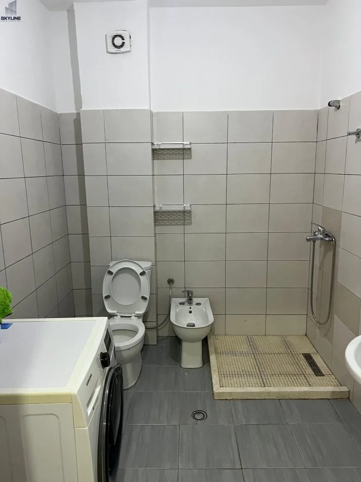 Tirane, jepet me qera apartament 2+1 Kati 1, 90 m² 450 € (Yzberisht)