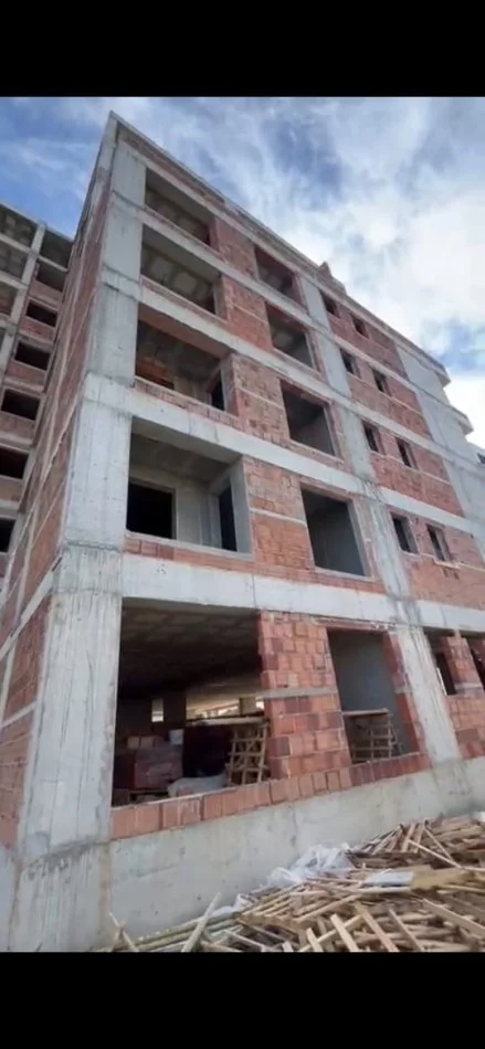 Tirane, shitet apartament 3+1 Kati 8, 107 m² 75.000 € (Rr. Teuta, te Ulliri)