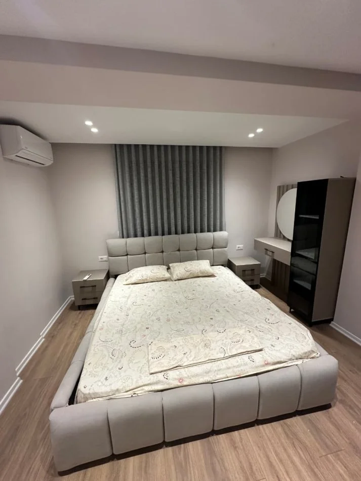 Tirane, jepet me qera apartament 2+1+Ballkon , 88 m² 800 € (Bulevardi Zogu i Pare)