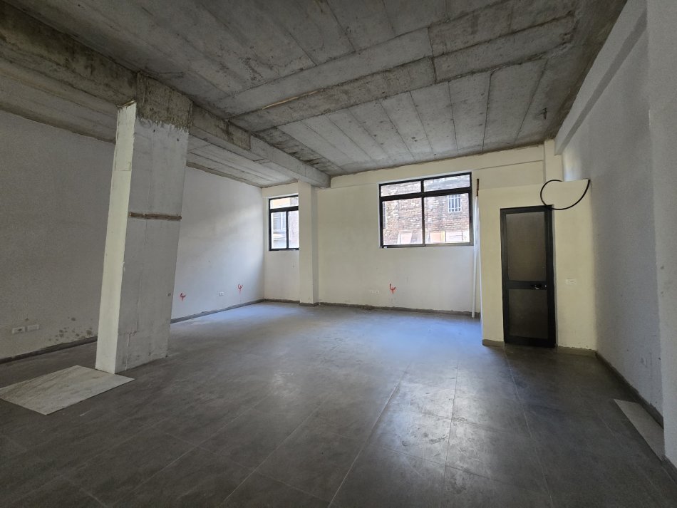 Tirane, jepet me qera ambjent biznesi Kati 0, 155 m² 1.500 € (Rruga Qemal Stafa)