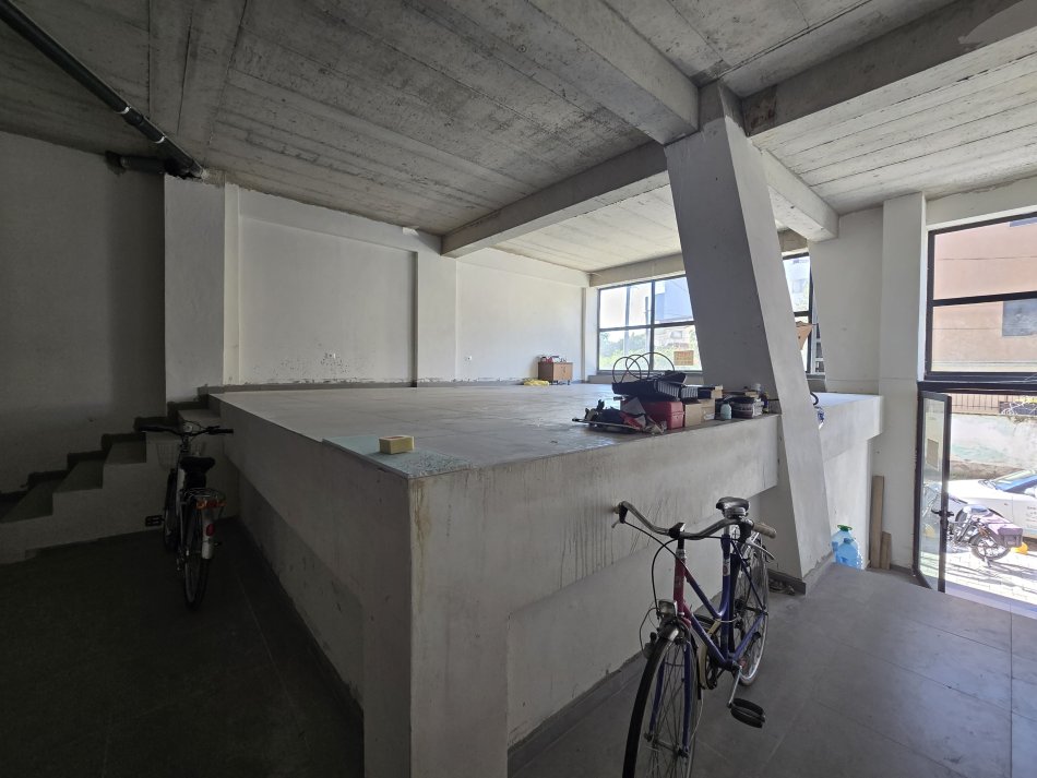 Tirane, jepet me qera ambjent biznesi Kati 0, 155 m² 1.500 € (Rruga Qemal Stafa)