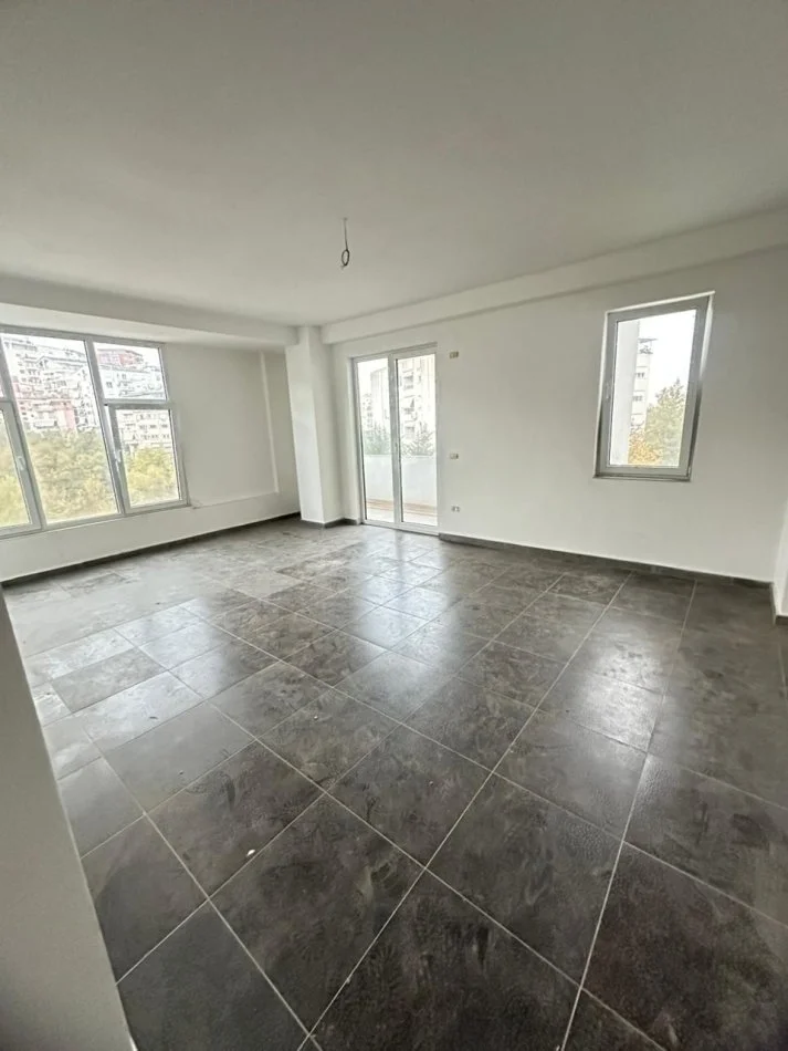 Tirane, shitet apartament 2+1 Kati 3, 93 m² 238.000 € (Liqeni i Thate, prane Radisson Hotel)