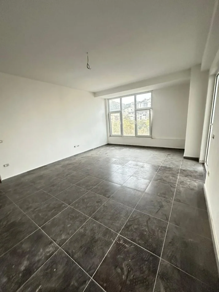 Tirane, shitet apartament 2+1 Kati 3, 93 m² 238.000 € (Liqeni i Thate, prane Radisson Hotel)