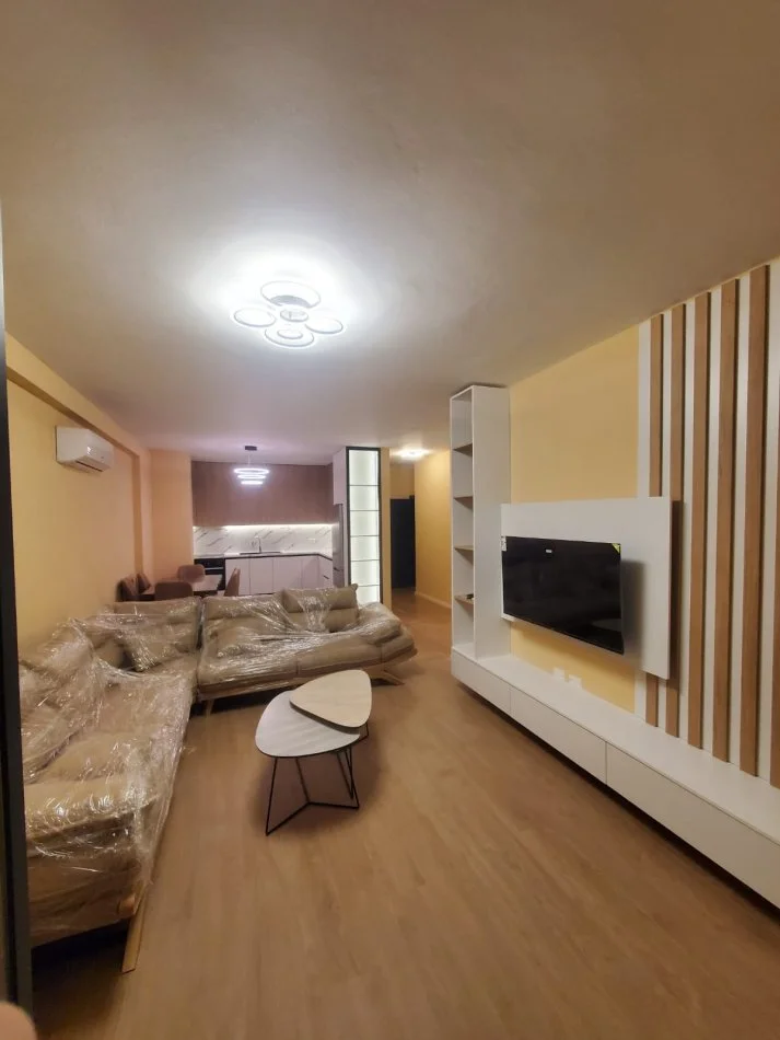 Tirane, jepet me qera apartament 2+1 Kati 2, 120 m² 