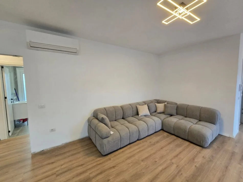 Tirane, jepet me qera apartament 2+1+Aneks+Ballkon Kati 7, 150 m² 1.400 € 