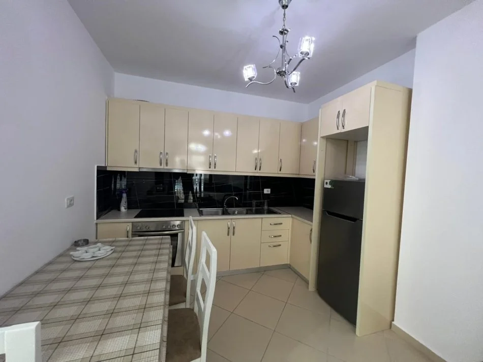Tirane, jepet me qera apartament 1+1 Kati 6, 450 € 