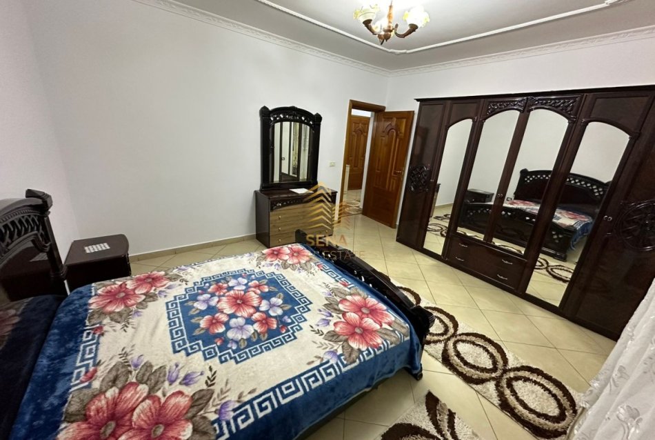 Tirane, jepet me qera shtepi 2+1+Ballkon Kati 1, 130 m²550 € (Rruga 5 Maj)