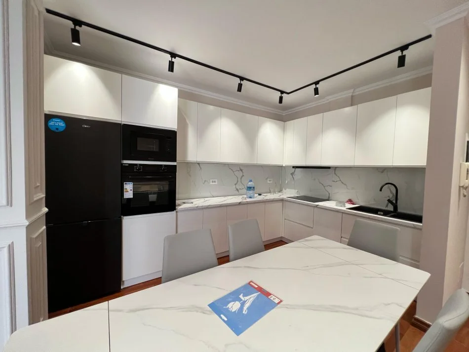 Tirane, jepet me qera apartament 2+1 Kati 9, 110 m² 1.600 € 