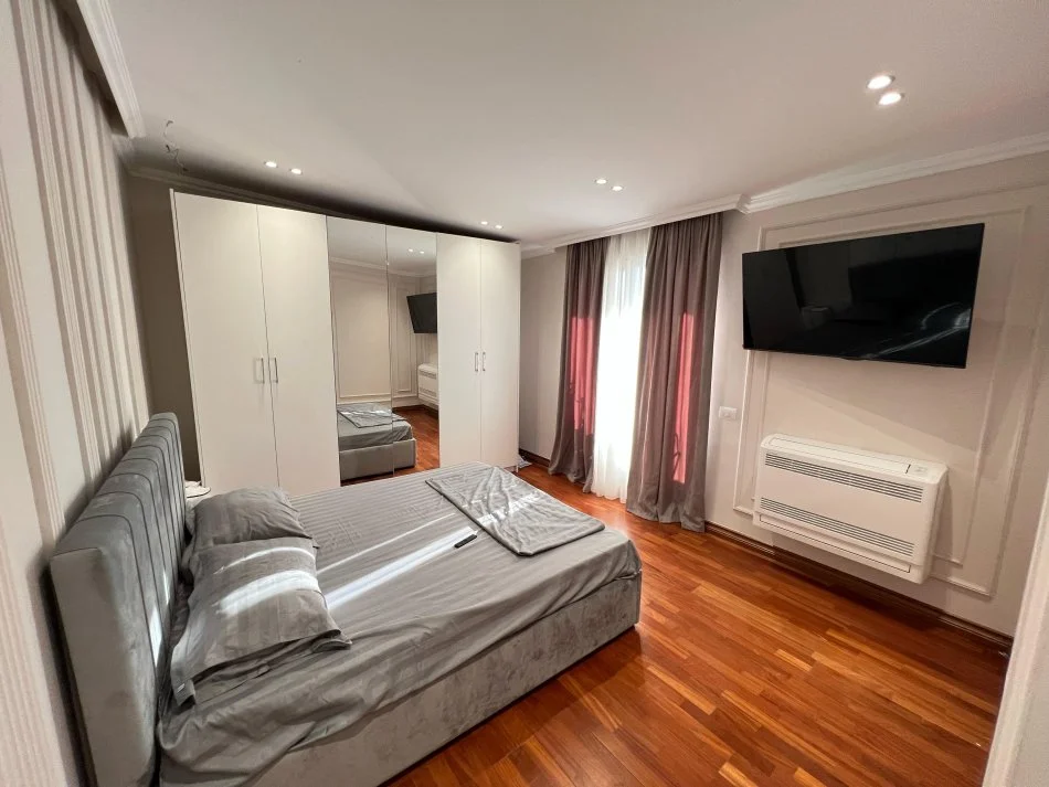 Tirane, jepet me qera apartament 2+1 Kati 9, 110 m² 1.600 € 