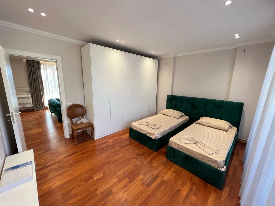 Tirane, jepet me qera apartament 2+1 Kati 9, 110 m² 1.600 € 