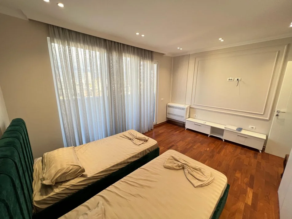 Tirane, jepet me qera apartament 2+1 Kati 9, 110 m² 1.600 € 