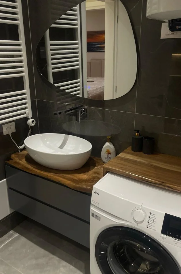 Tirane, jepet me qera apartament 1+1 , 100 m² 1.500 € 