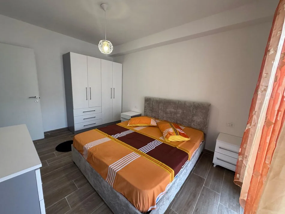 Tirane, jepet me qera apartament 1+1 Kati 2, 400 € 