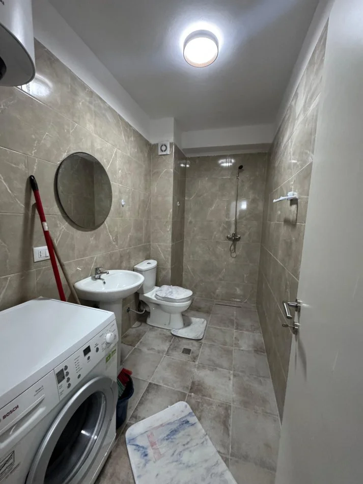 Tirane, jepet me qera apartament 1+1 Kati 2, 400 € 